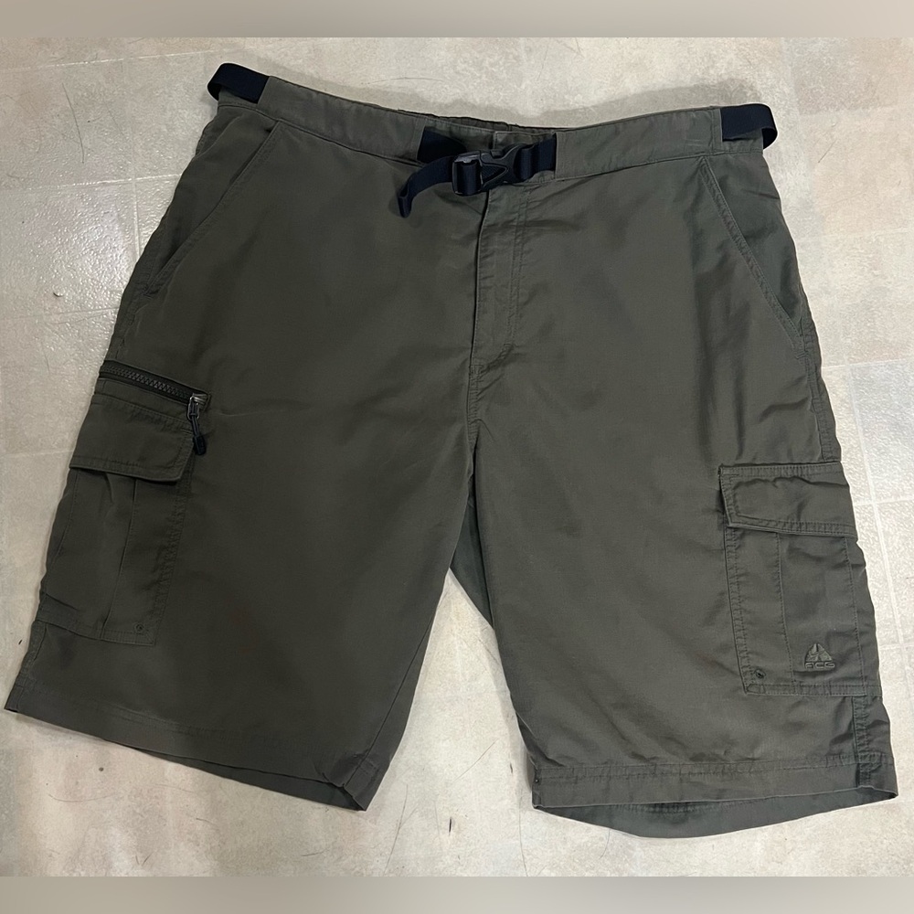 Nike ACG Cargo shorts Buckle Belted Olive - Size 38
